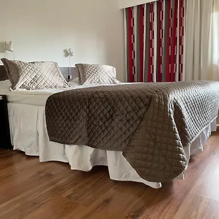 Eckeroe & Restaurang Hotel 3*