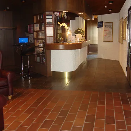 فندق & Restaurang إكيرو