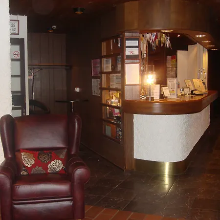 & Restaurang מלון 3*