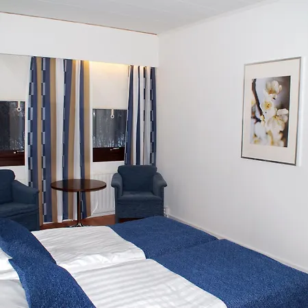 & Restaurang מלון 3*