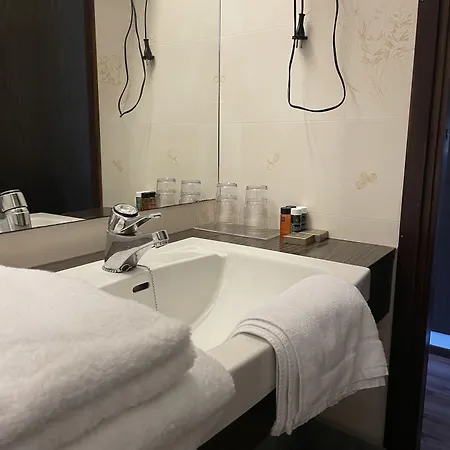 & Restaurang מלון 3*