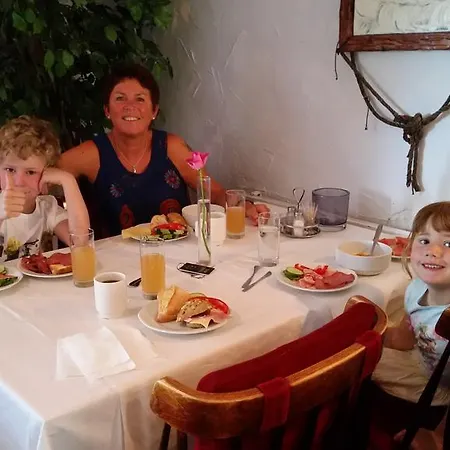 & Restaurang 3* إكيرو