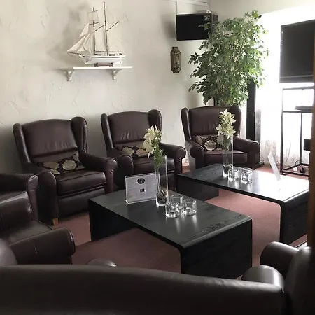 Eckeroe & Restaurang Hotel 3*