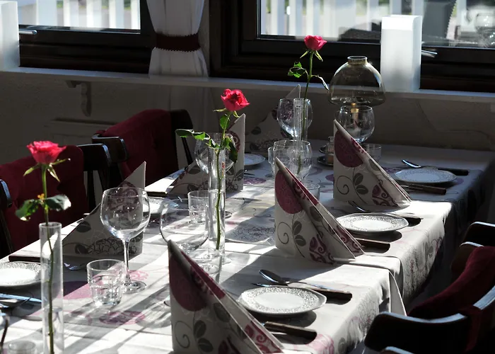 & Restaurang מלון