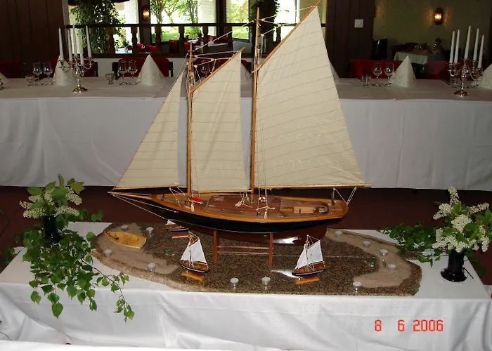 & Restaurang 3* אקרו