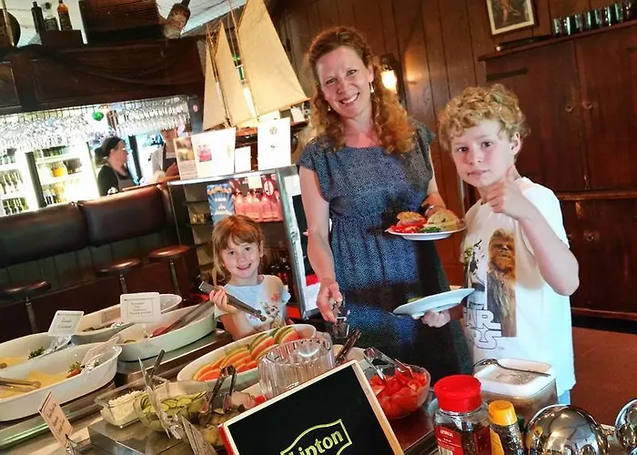 & Restaurang מלון אקרו